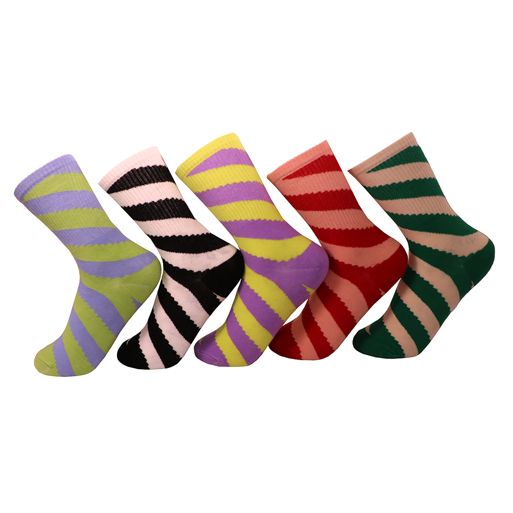 Kaus kaki bergaris -garis warna bernapas